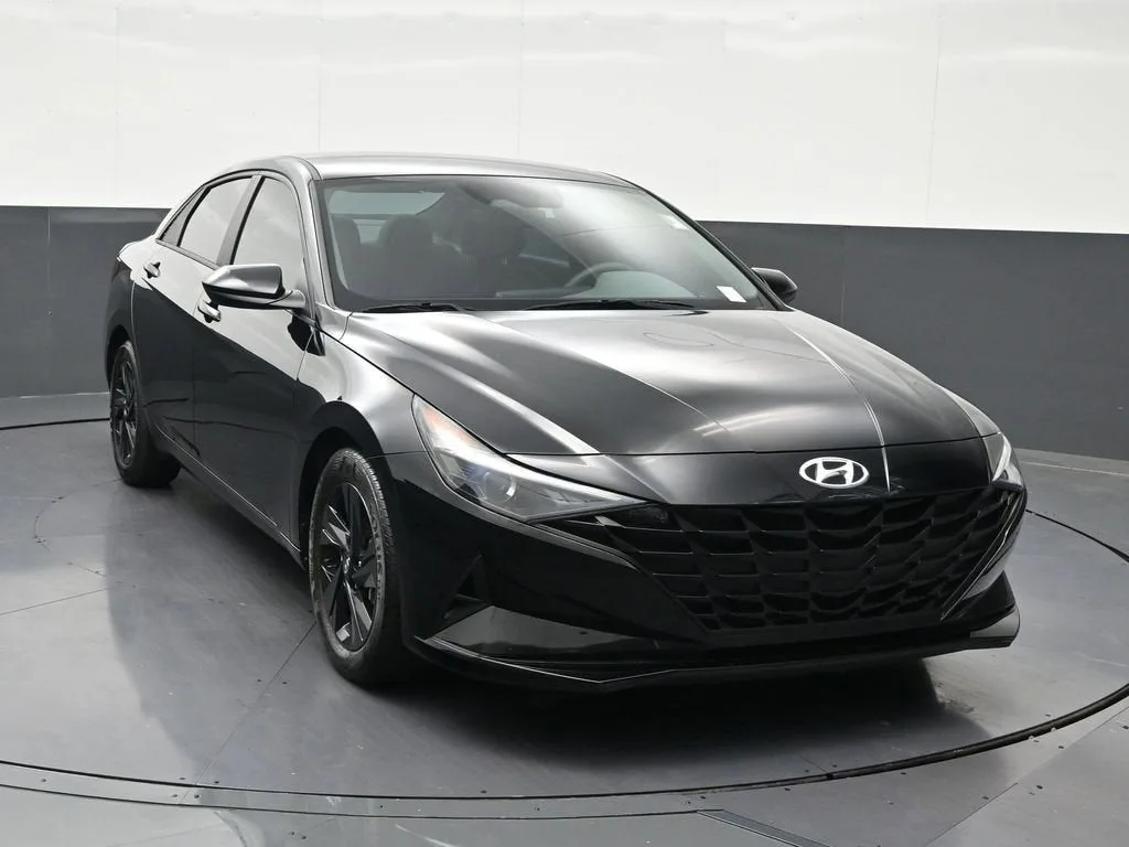 2023 Hyundai Elantra SEL photo 8