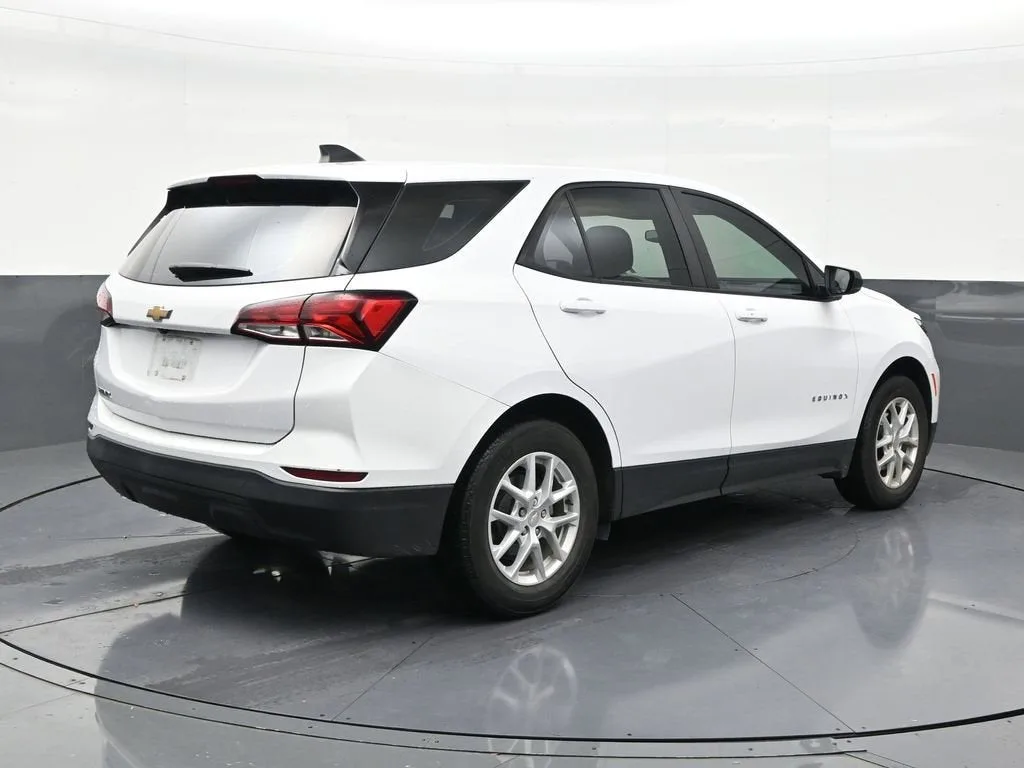 2023 Chevrolet Equinox LS photo 5