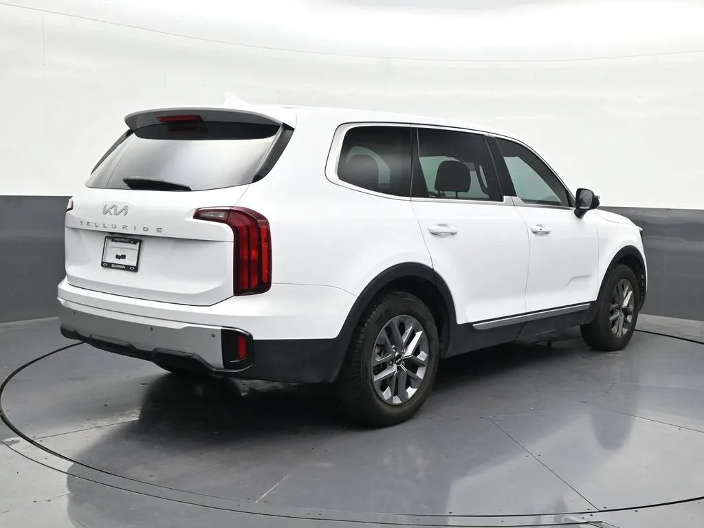 2024 Kia Telluride LX photo 5