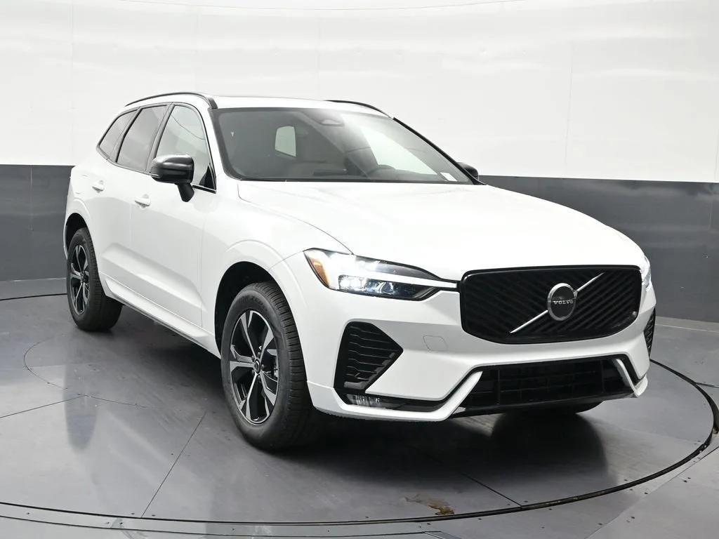 2026 Volvo XC60 B5 Core photo 8