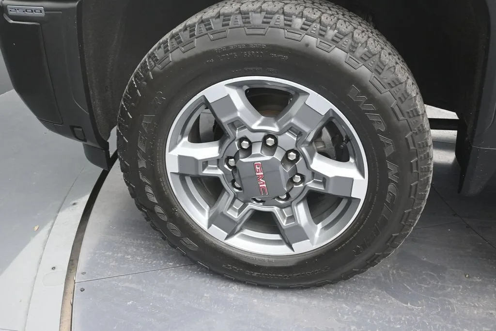 2025 GMC Sierra 2500 HD SLT photo 12