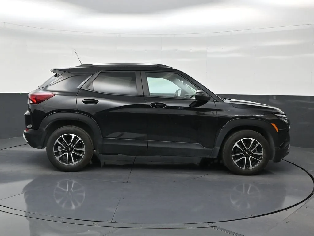 2025 Chevrolet Trailblazer LT photo 6