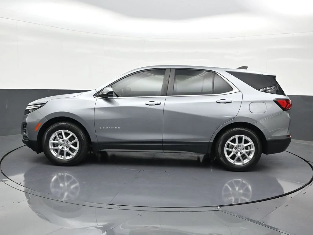 2024 Chevrolet Equinox LT photo 2