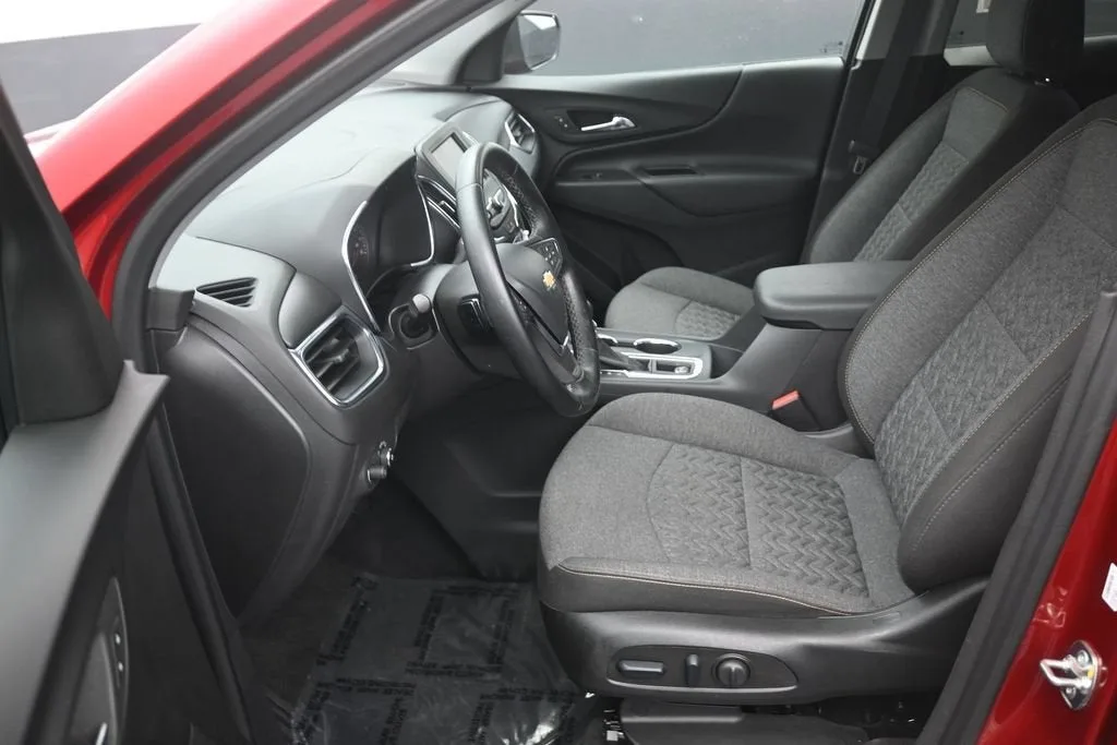 2023 Chevrolet Equinox LT photo 10