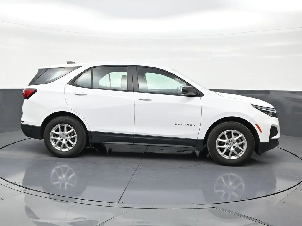 2024 Chevrolet Equinox LS photo 6