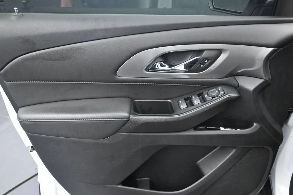 2023 Chevrolet Traverse LT Cloth photo 11