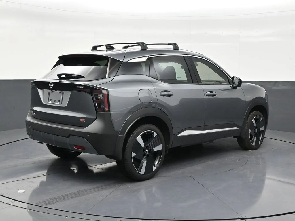 2026 Nissan Kicks SR photo 5