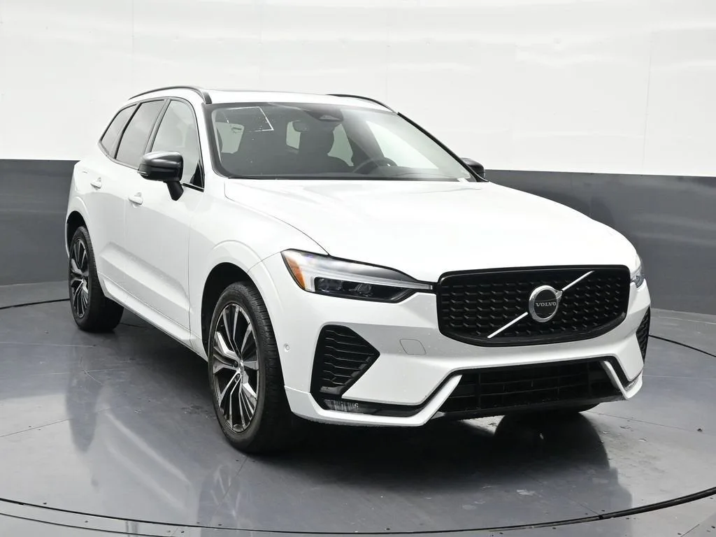 2023 Volvo XC60 B5 Plus Dark Theme photo 8