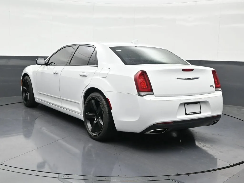 2020 Chrysler 300 300S photo 3
