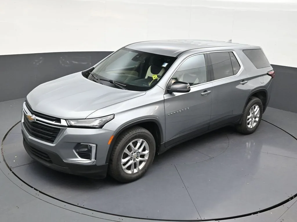 2023 Chevrolet Traverse LS photo 12
