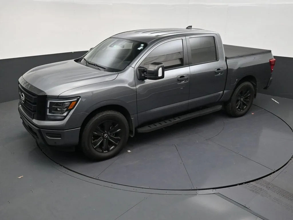 2023 Nissan TITAN Crew Cab SV 4x4 photo 12