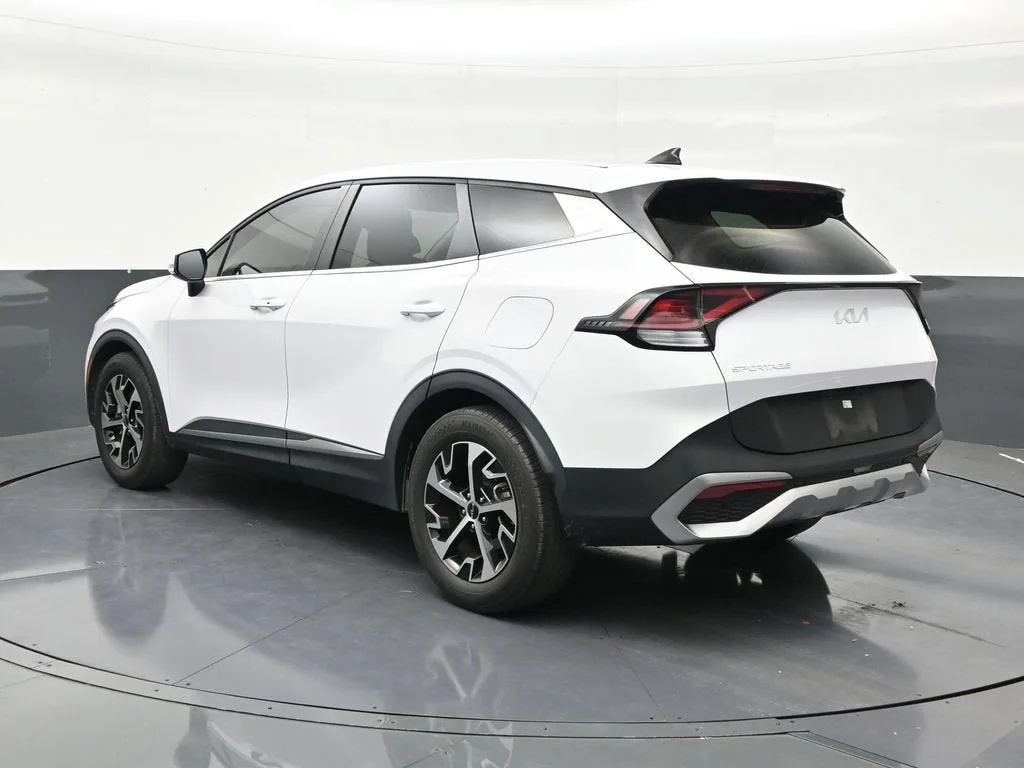 2023 Kia Sportage EX photo 3