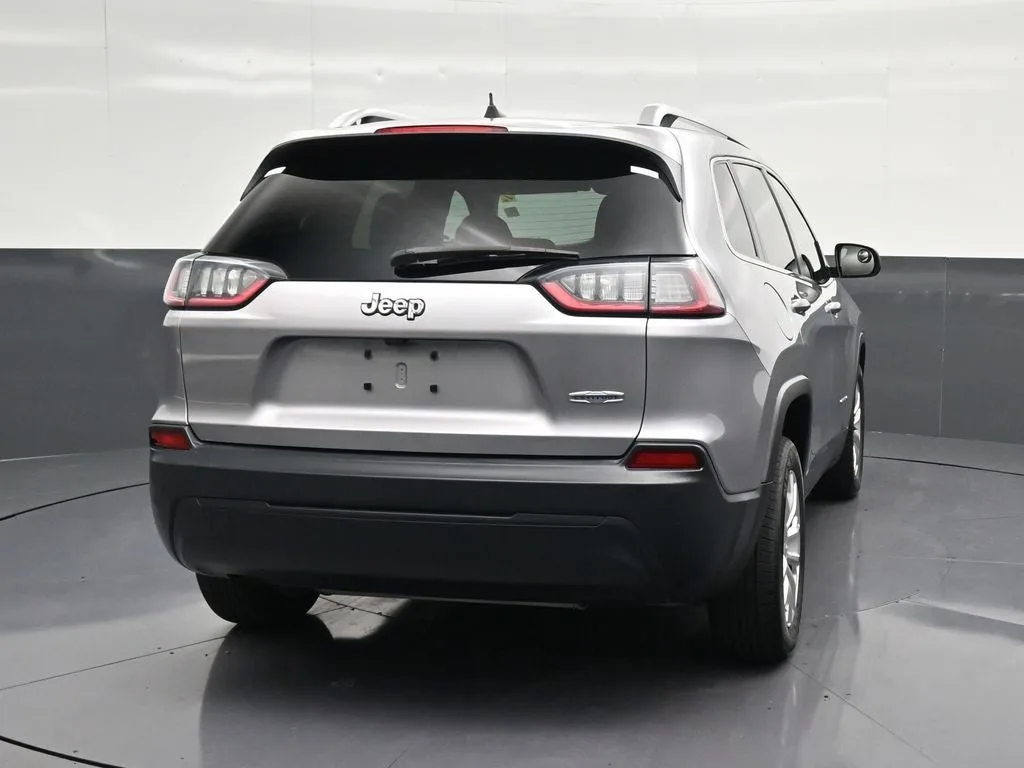 2019 Jeep Cherokee Latitude photo 2