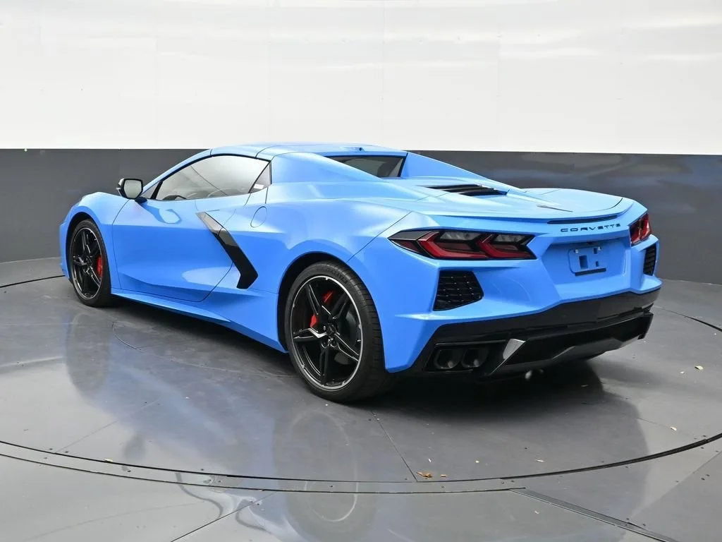 2025 Chevrolet Corvette Stingray 2LT photo 3