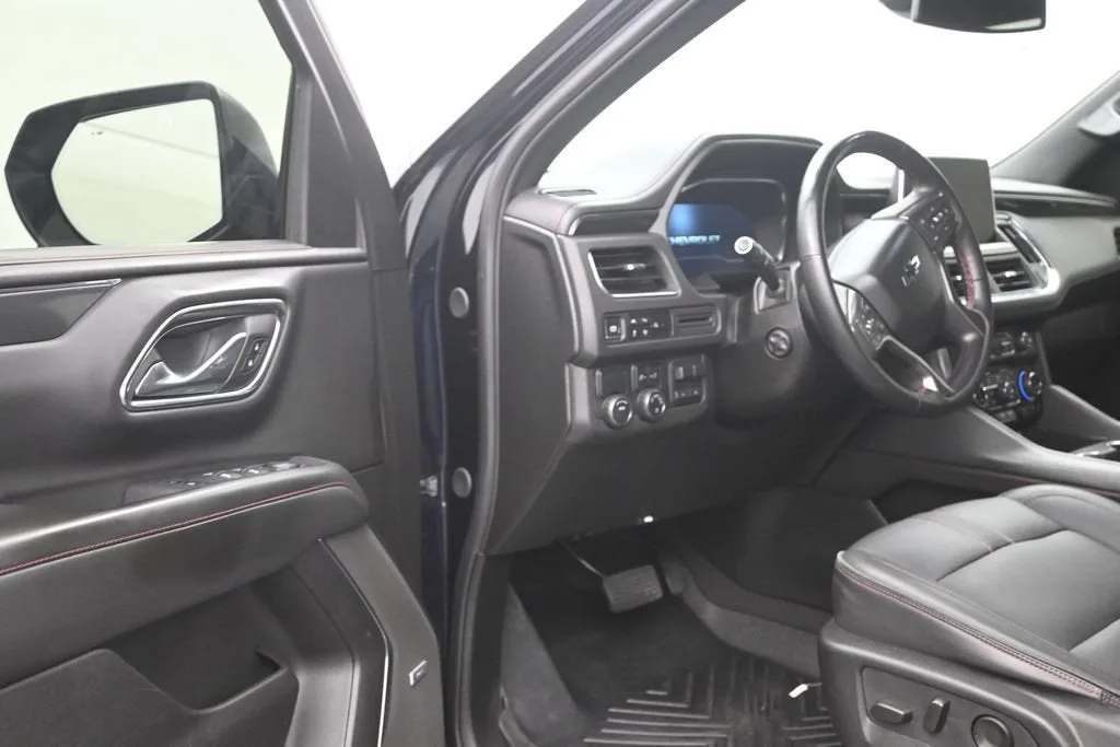 2024 Chevrolet Suburban RST photo 11