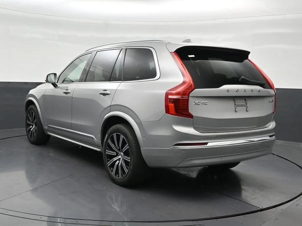 2024 Volvo XC90 B6 Plus Bright Theme 7-Seater photo 3