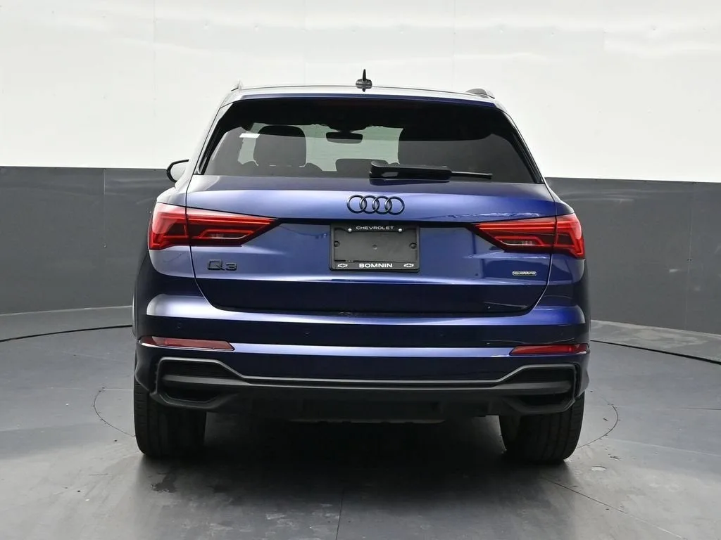 2021 Audi Q3 Premium 45 TFSI S line quattro Tiptronic photo 4