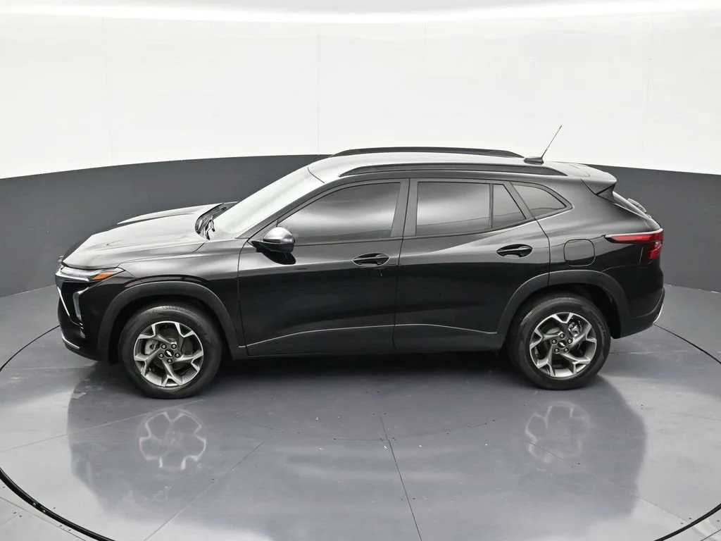 2024 Chevrolet Trax LT photo 10