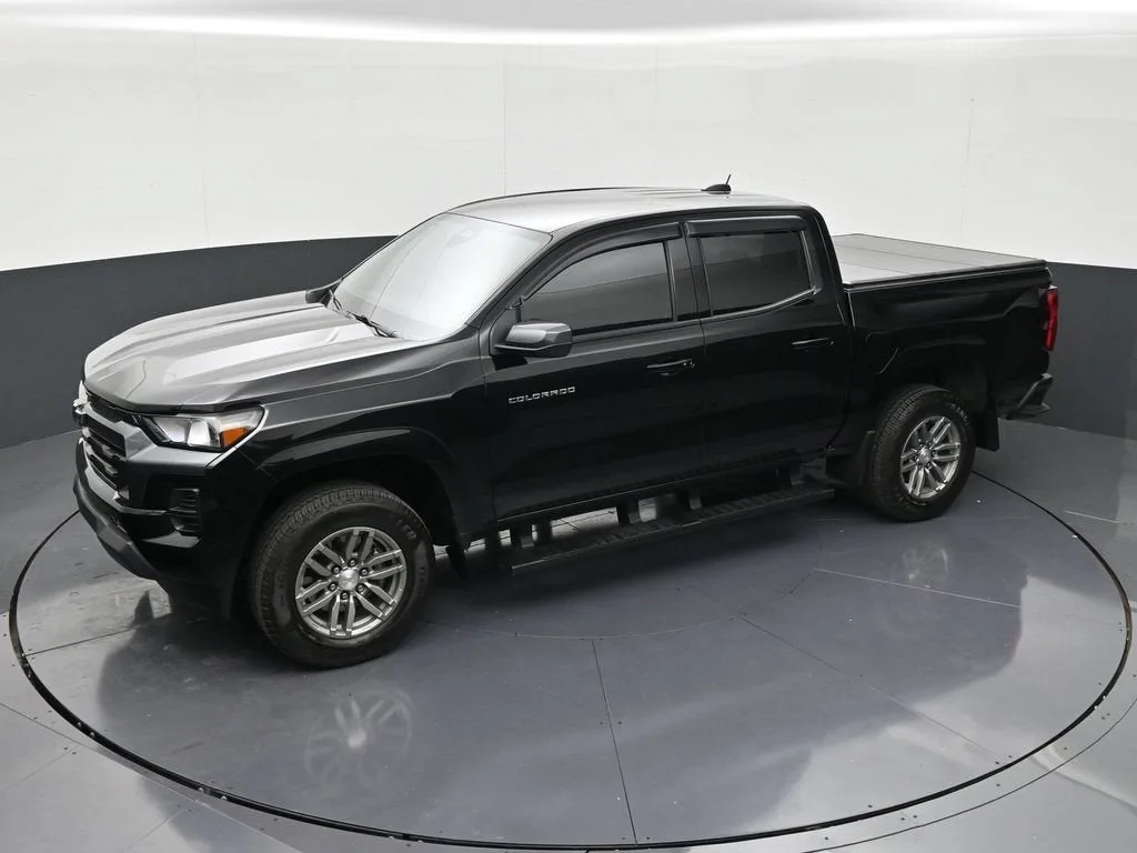 2025 Chevrolet Colorado WT/LT photo 12