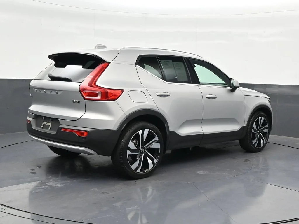 2023 Volvo XC40 B5 Plus Bright Theme photo 6