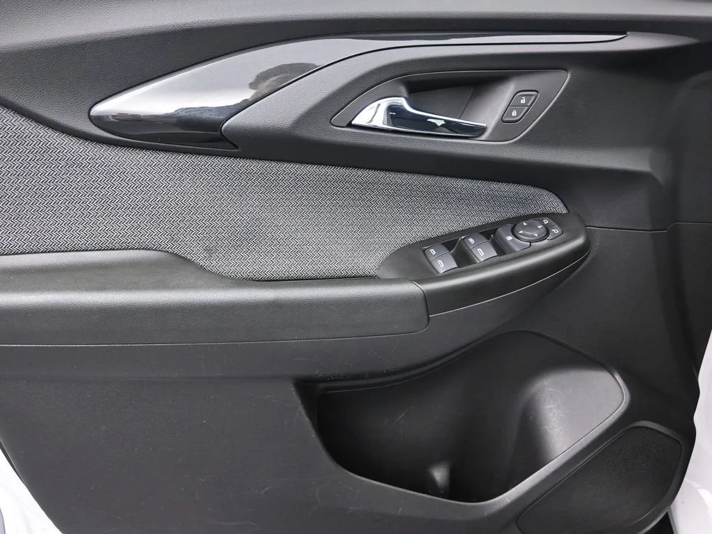 2023 Chevrolet Trailblazer LT photo 12