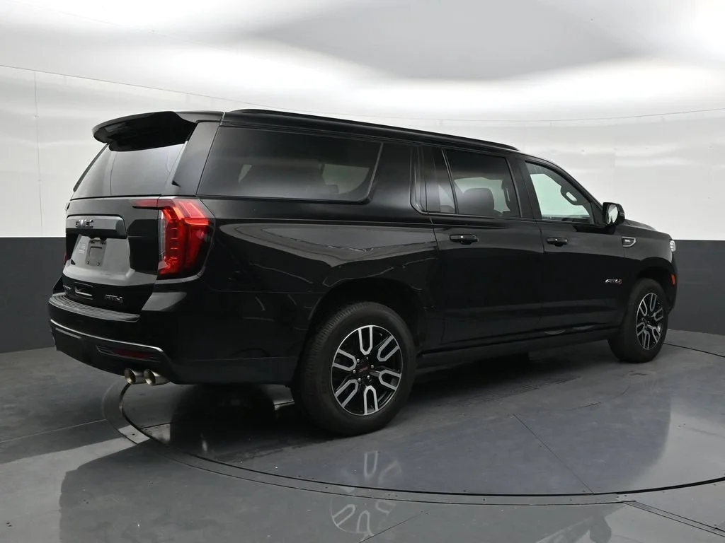2022 GMC Yukon XL AT4 photo 5