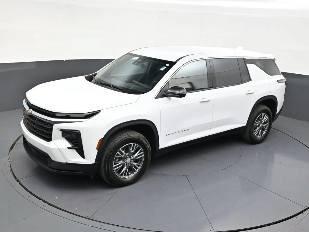 2025 Chevrolet Traverse LT photo 9