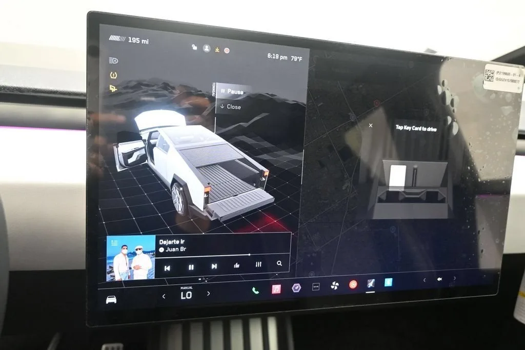 2024 Tesla Cybertruck All-Wheel Drive photo 11