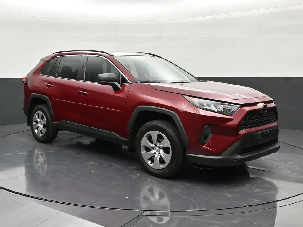 2021 Toyota RAV4 LE photo 7