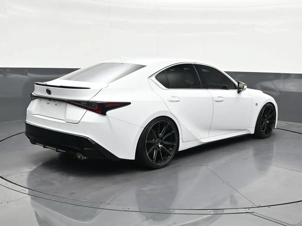 2023 Lexus IS 350 F SPORT photo 5