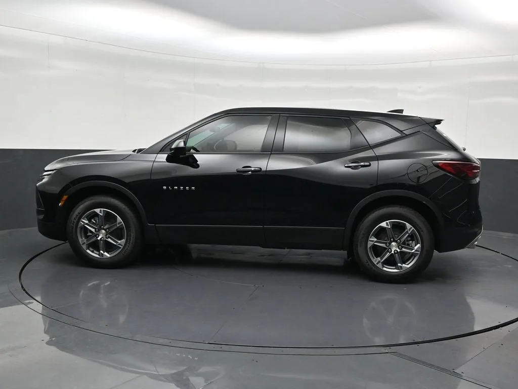 2026 Chevrolet Blazer 2LT photo 2