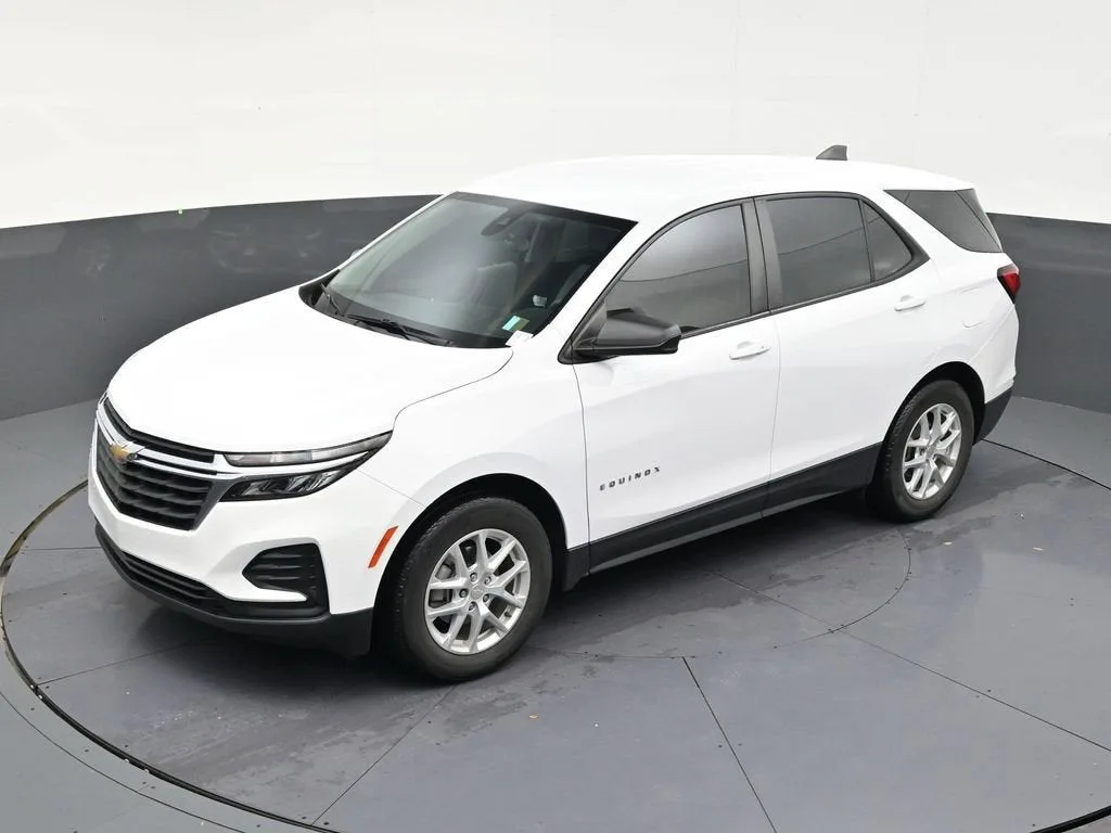 2023 Chevrolet Equinox LS photo 12