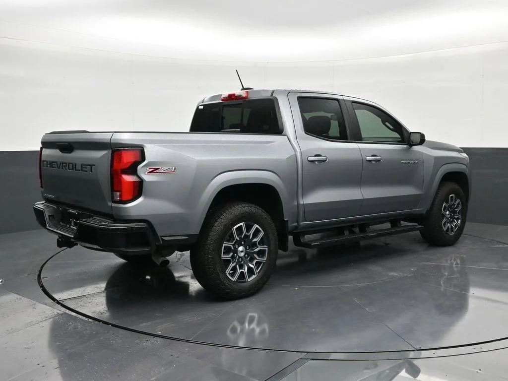 2025 Chevrolet Colorado Z71 photo 5