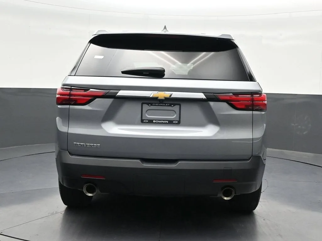 2023 Chevrolet Traverse LS photo 4