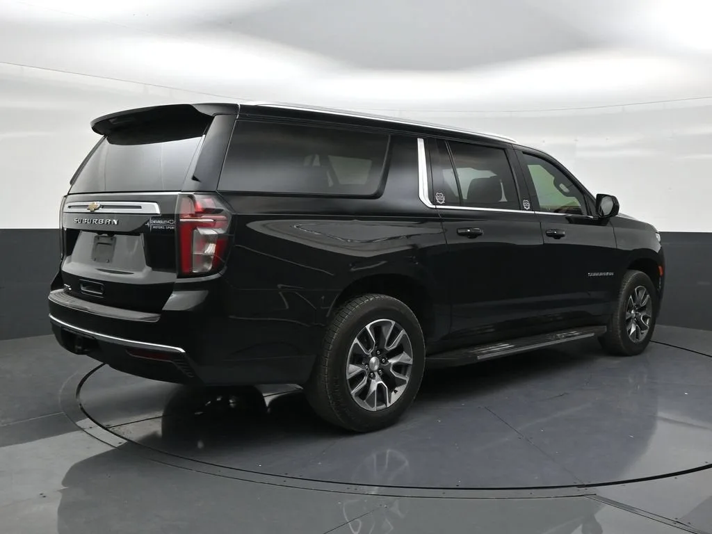 2024 Chevrolet Suburban LS photo 5