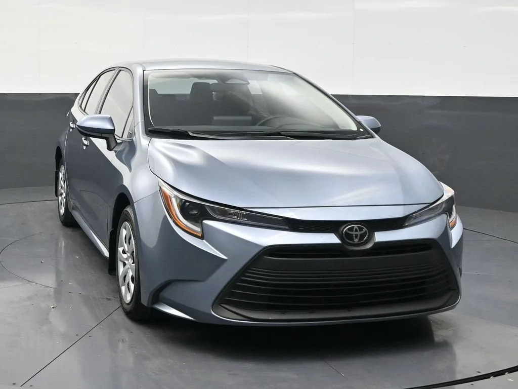 2025 Toyota Corolla LE photo 7