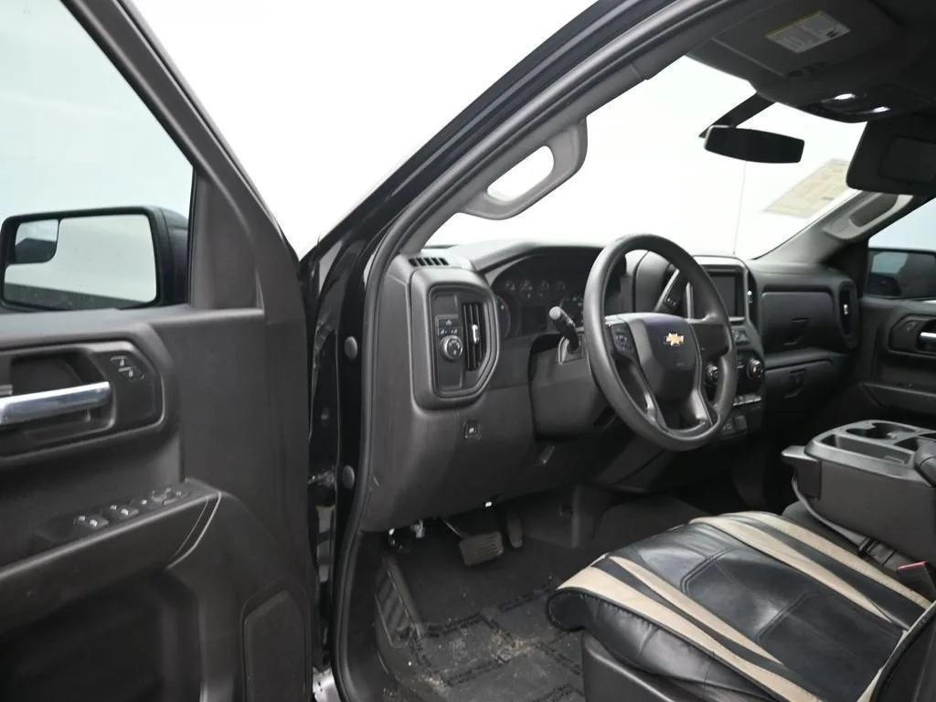 2021 Chevrolet Silverado 1500 Custom photo 11
