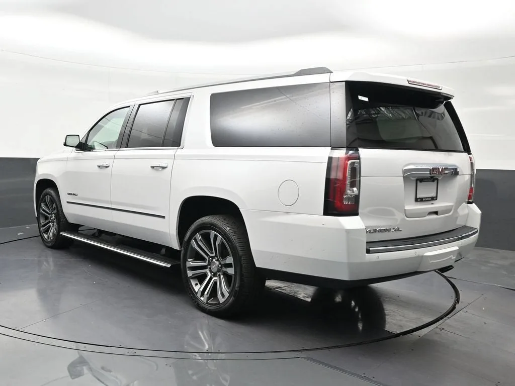 2020 GMC Yukon XL Denali photo 3