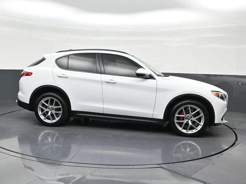 2019 Alfa Romeo Stelvio Ti Sport AWD photo 7
