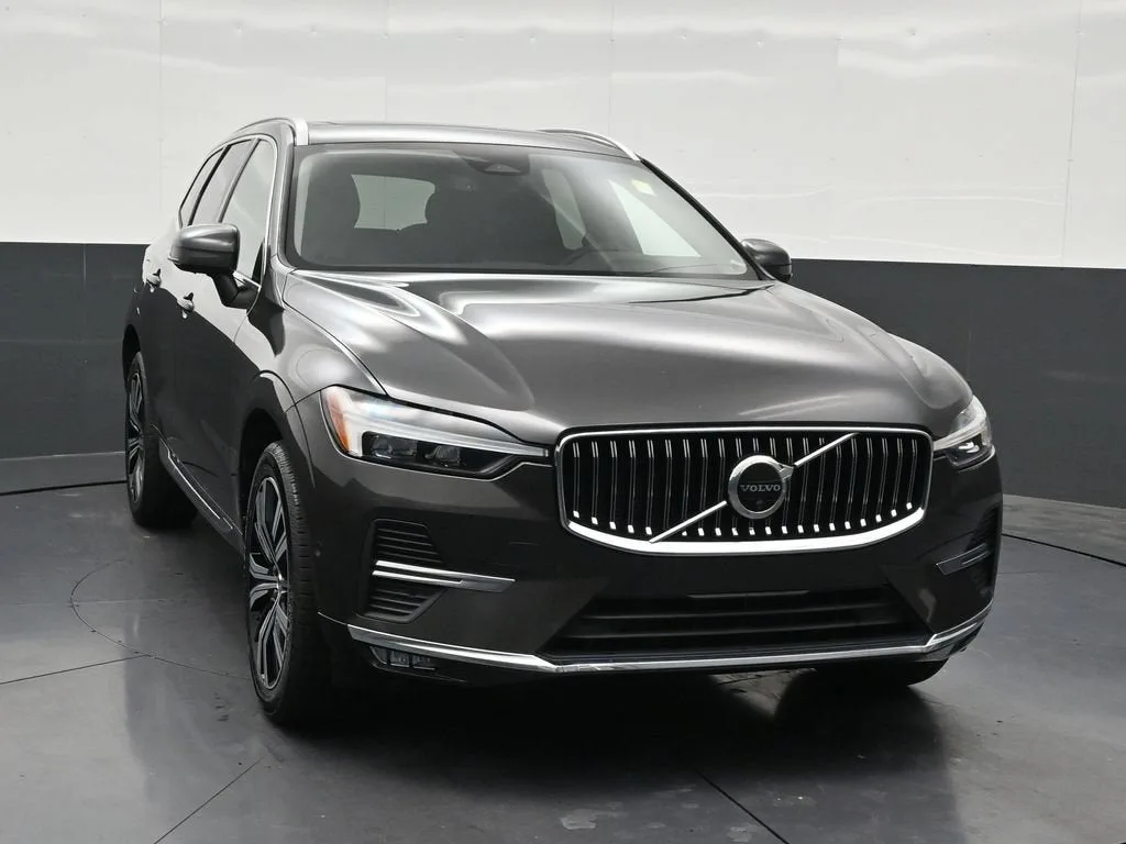 2023 Volvo XC60 B5 Plus Bright Theme photo 8