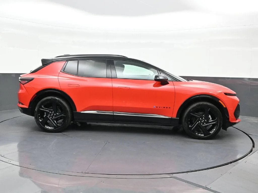 2026 Chevrolet Equinox EV RS photo 7