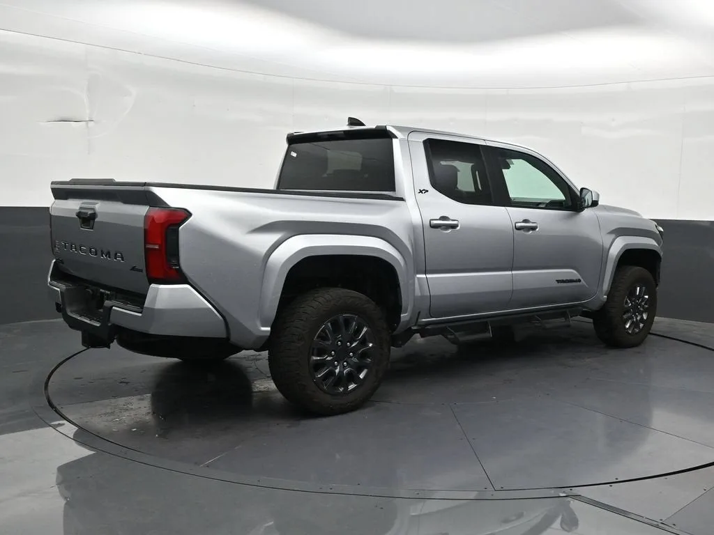 2025 Toyota Tacoma SR5 photo 5