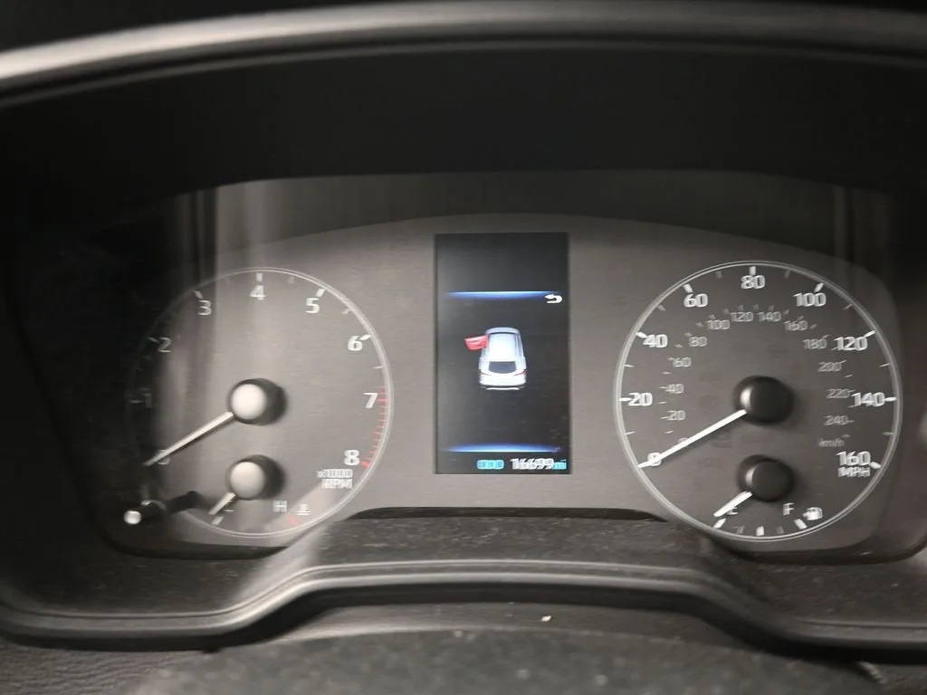 2024 Toyota Corolla Cross LE photo 11