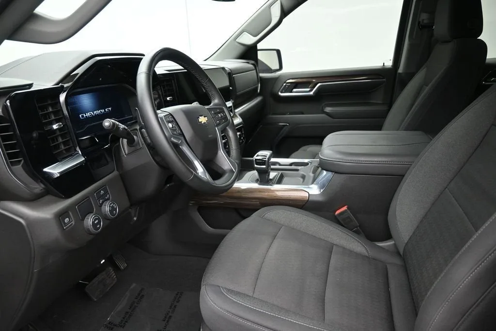 2024 Chevrolet Silverado 1500 LT photo 11