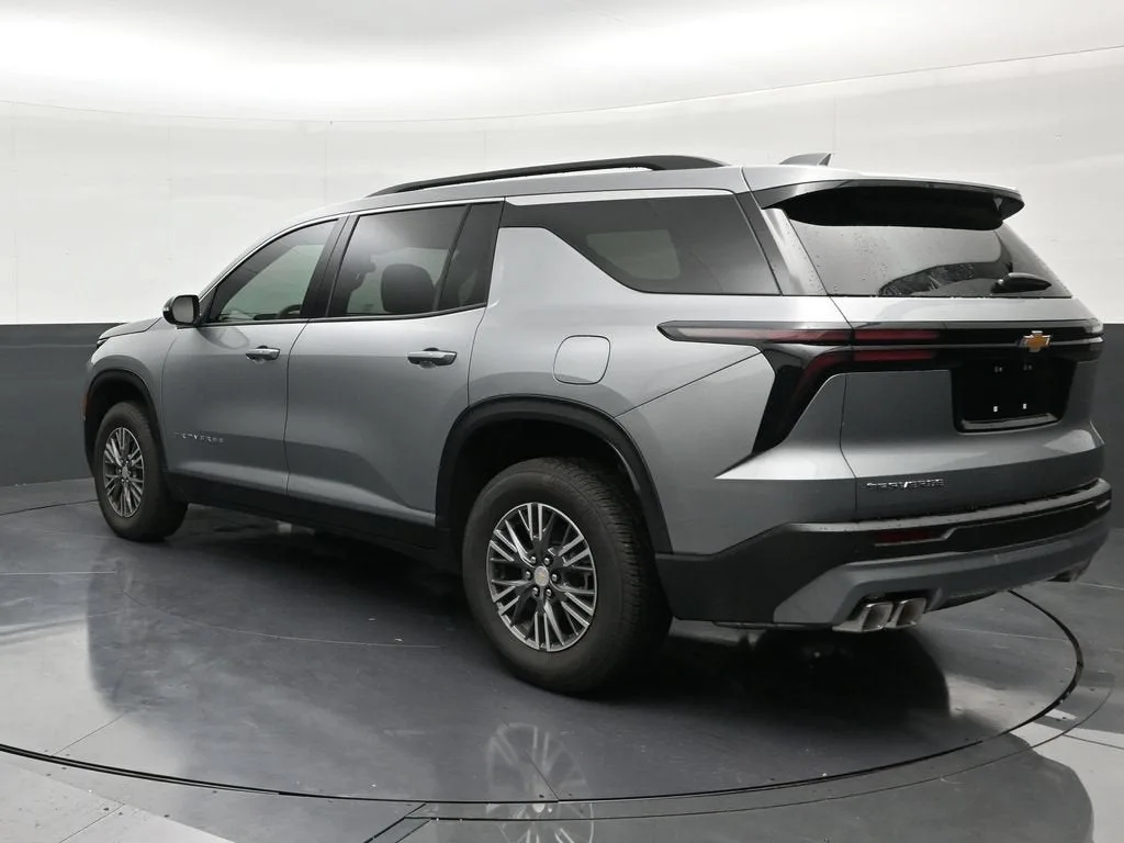 2026 Chevrolet Traverse LT photo 3