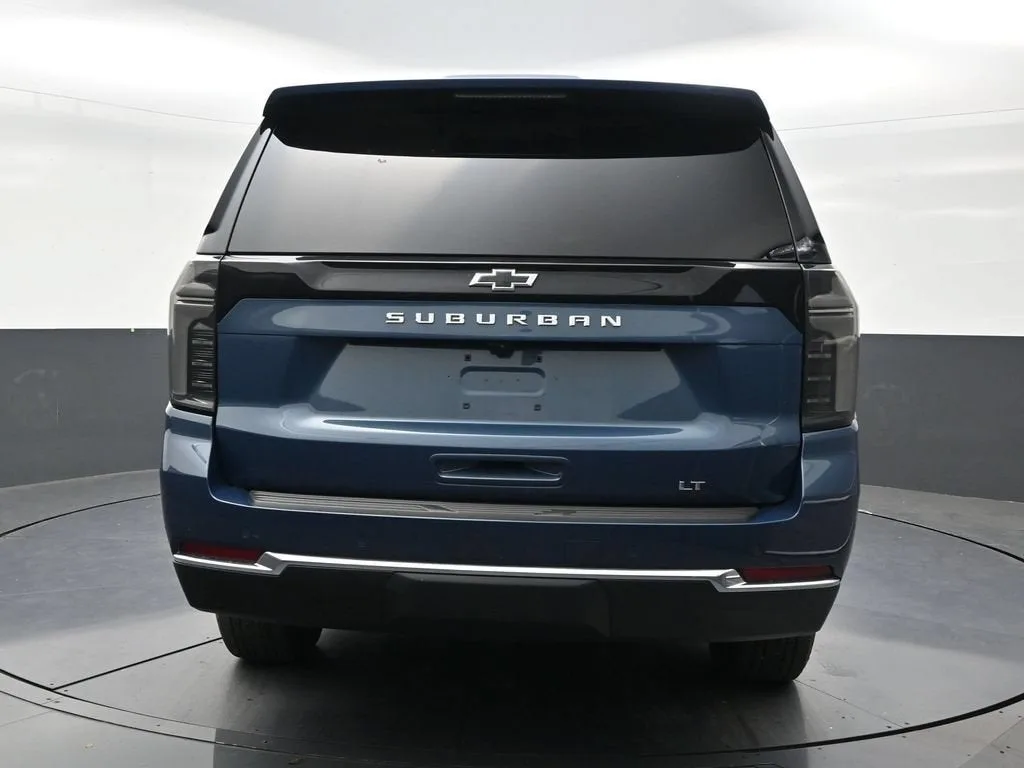 2025 Chevrolet Suburban LT photo 4