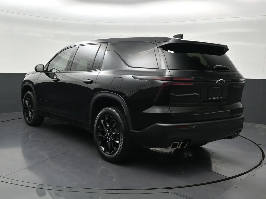 2024 Chevrolet Traverse LS photo 3