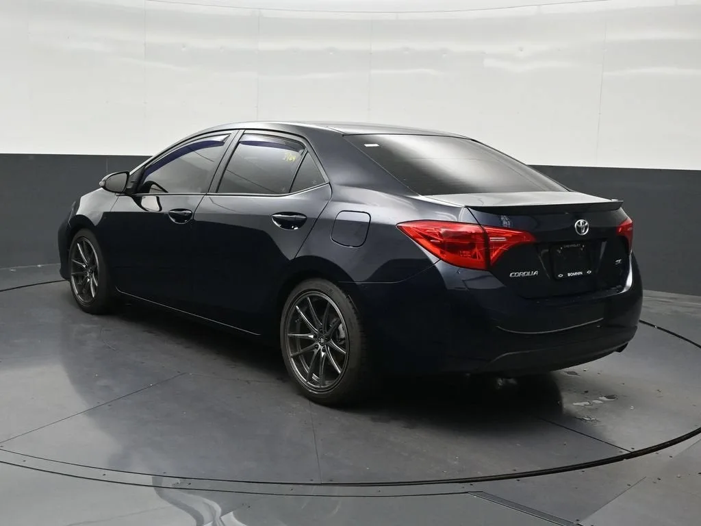 2019 Toyota Corolla SE photo 3
