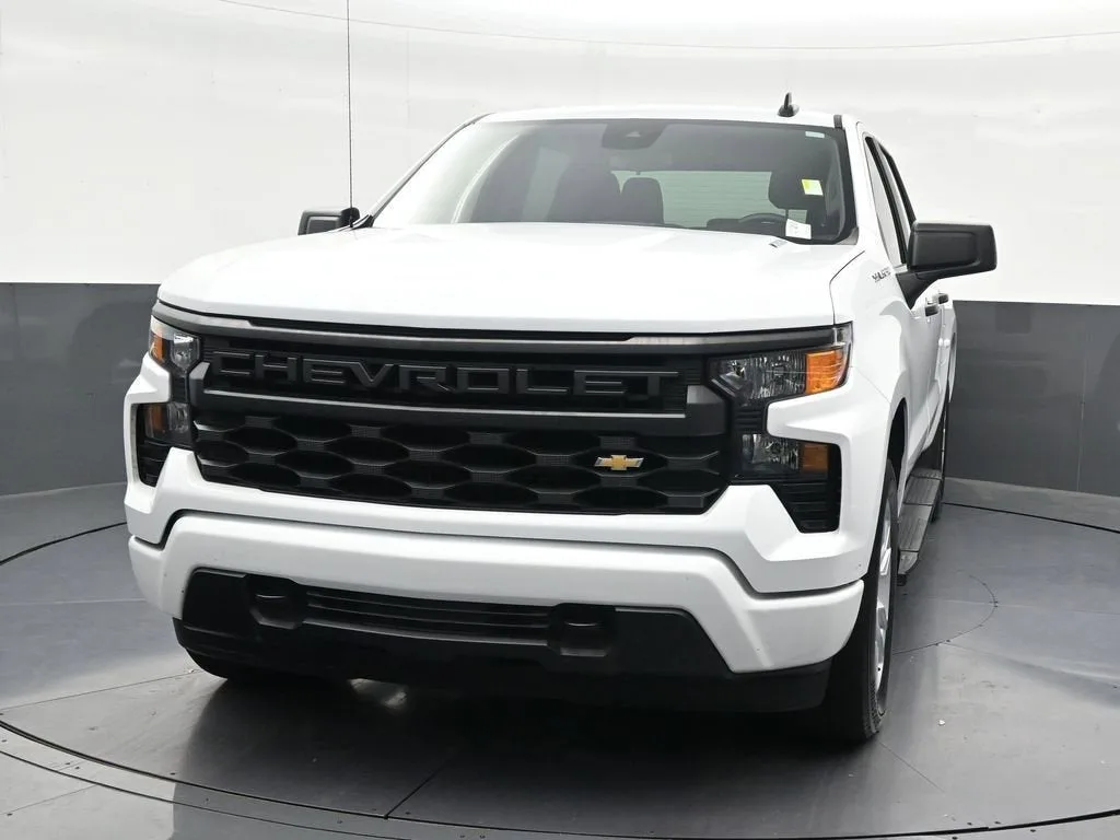 2024 Chevrolet Silverado 1500 Custom photo 9