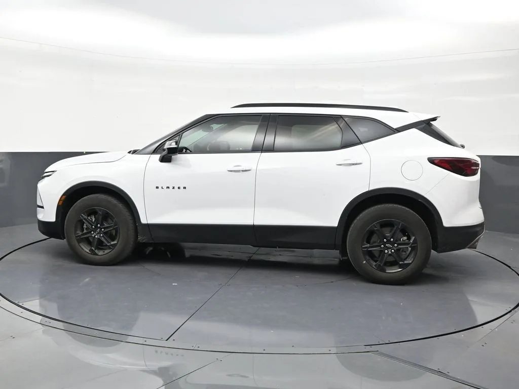 2024 Chevrolet Blazer 3LT photo 2